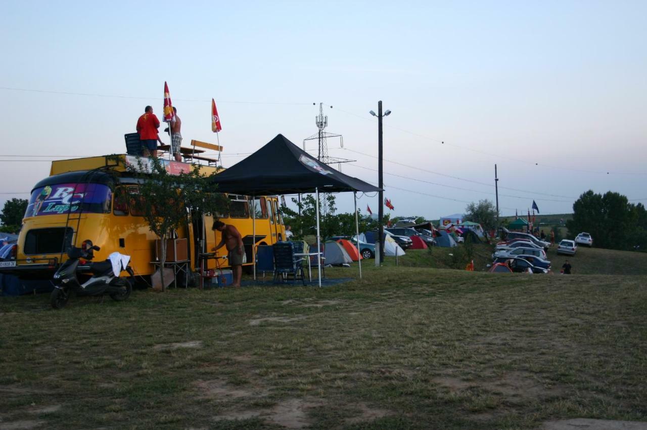 Kamarás Ring House Mogyoród Exterior foto